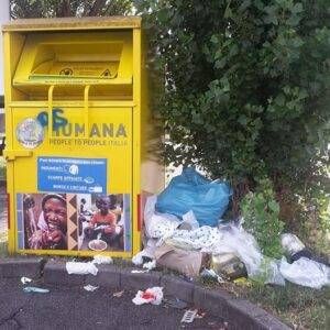 rifiuti vestiti 300x300