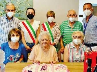 Senago: 100 candeline per nonna Margherita Senago 100 nonna Margherita