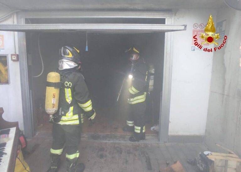 Gerenzano incendio in un box, Vigili del fuoco in azione | VIDEO IMG 20220822 205222 288 768x548