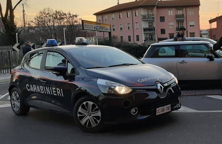 Cusano, furto all’Esselunga e fuga in bus: i carabinieri li arrestano Cusano furto Esselunga fuga bus