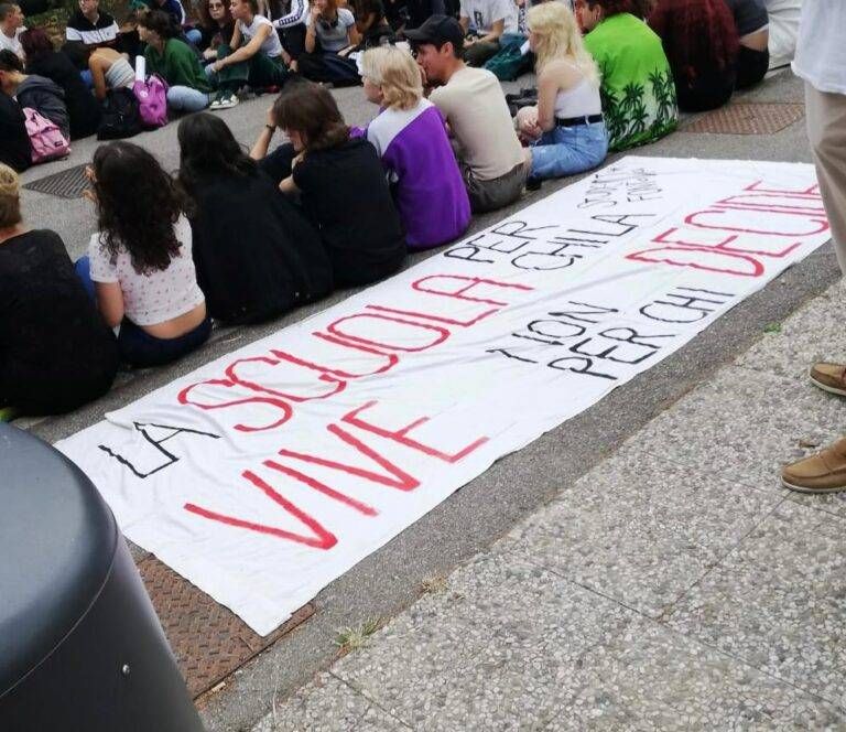 Sciopero al liceo Fontana di Arese per modifica orari e mancanza di spazi sciopero liceo fontana arese