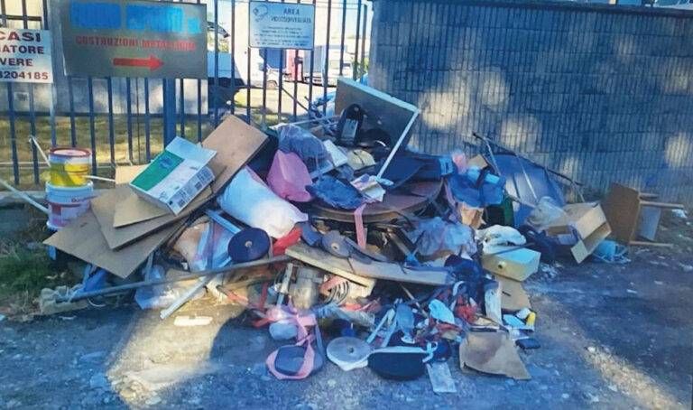 Novate camion rifiuti indagini