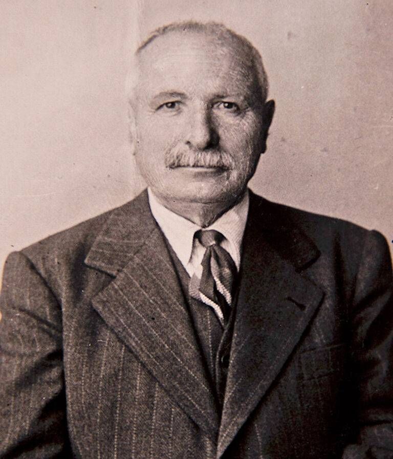 artemide zatti 768x896