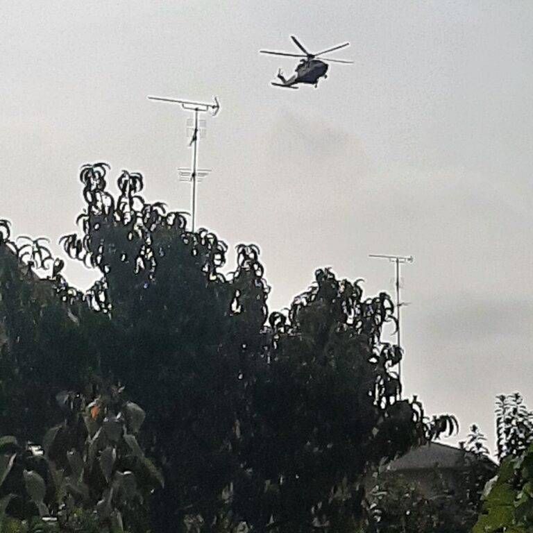L'elicottero in volo su Garbagnate