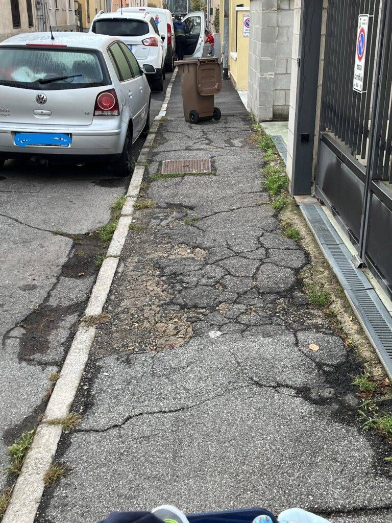 A Garbagnate il campionato di slalom gigante tra i bidoni xxxx lunedi bidoni IMG 4460 1 768x1024