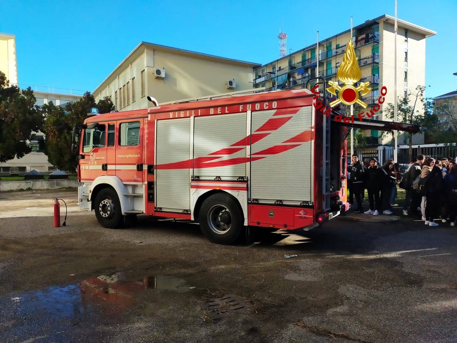 incendio scuola superiore milano
