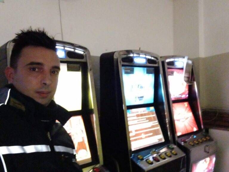 Paderno, la polizia locale fa poker: 4 multe ai bar con slot accese in orario vietato multe slot paderno 768x576