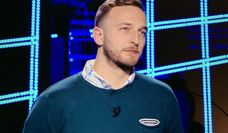 Caduta libera, il tatuatore di Limbiate che sa cosa c’è sotto le botole di Gerry Scotti caduta libera limbiate 768x448