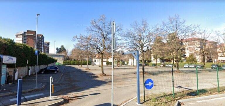 Parcheggi gratuiti in centro a Saronno per i regali di Natale saronno piazzale saragat 768x361