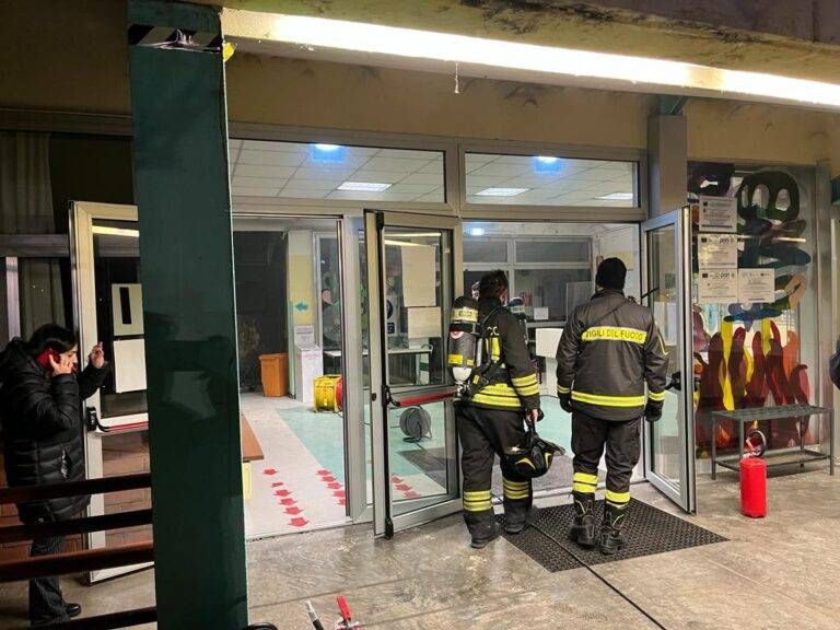 Arese incendio doloso scuola 768x576