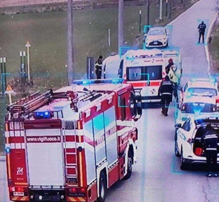 Incidente a Uboldo, furgone si ribalta sul fianco IMG 20230127 142634 e1674826155559 768x709