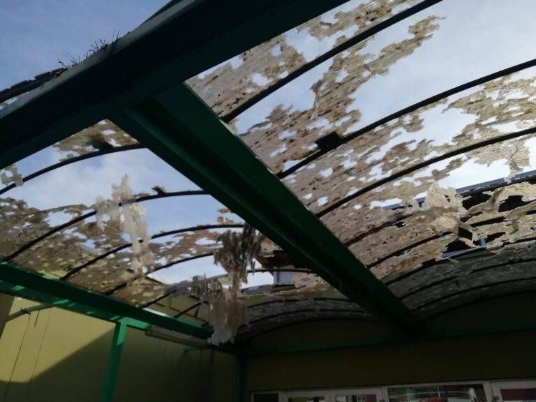 danni tettoia nubifragio scuola 1 768x576