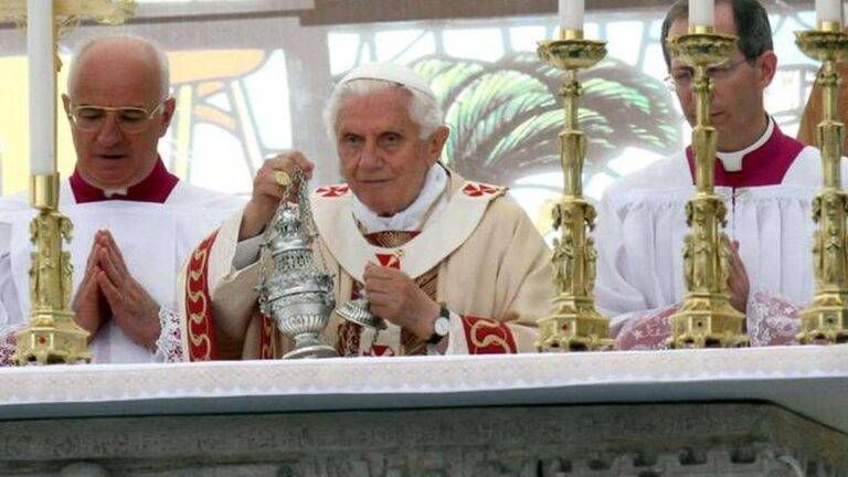 I funerali di Papa Benedetto XVI: ecco quando Ratzinger arrivò alle porte di Cormano e Paderno papa 768x432