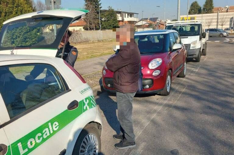 Bollate vigili tamponati scontro