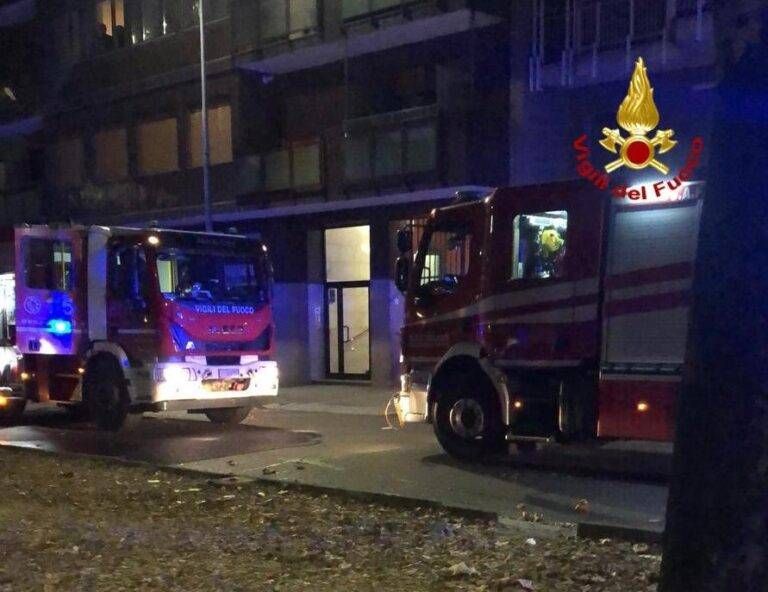 Ancora un incendio nella notte: al lavoro 6 squadre dei Vigili del fuoco Piero 2 768x592