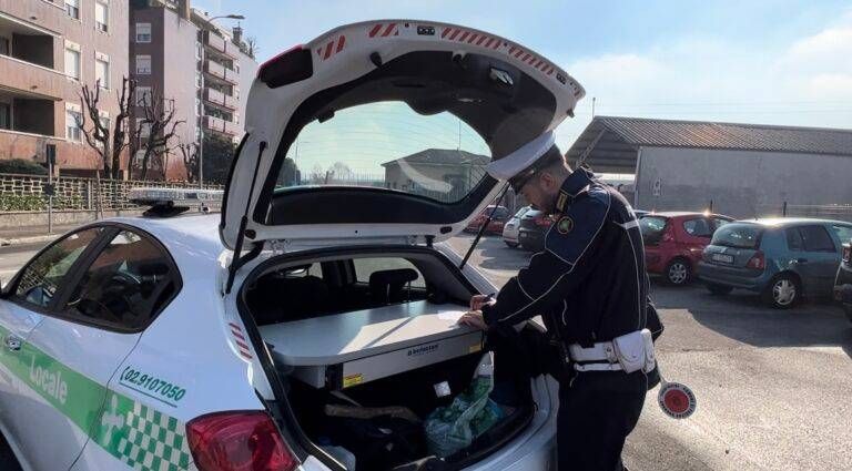 Paderno Dugnano, prova a evitare il controllo: beccato al volante con la patente revocata da 15 anni controllo paderno dugnano