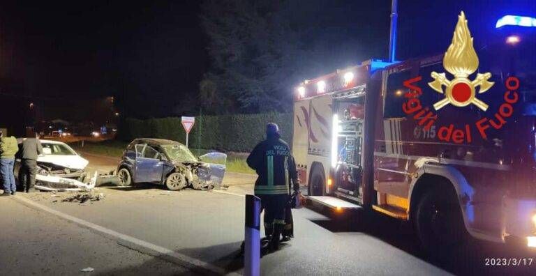 Scontro frontale sulla provinciale, donna in codice rosso bregnano scontro frontale