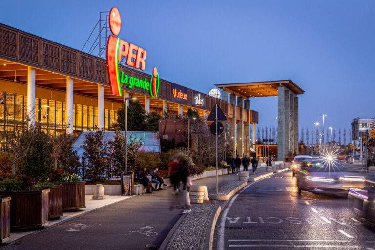 Giornata della donna, Aism ospite di Iper con l’iniziativa Bentornata Gardensia Iper arese 768x512