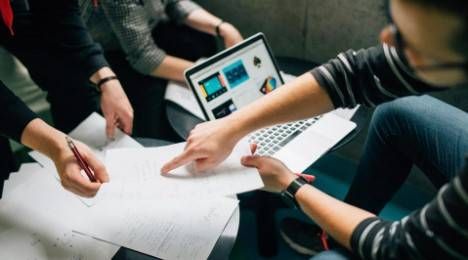 Il lavoro incontra i giovani: Turate crea il ponte tra ragazzi e impiego Turate giovani e lavoro progetto