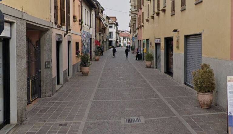 Novate minacciato forbici centro