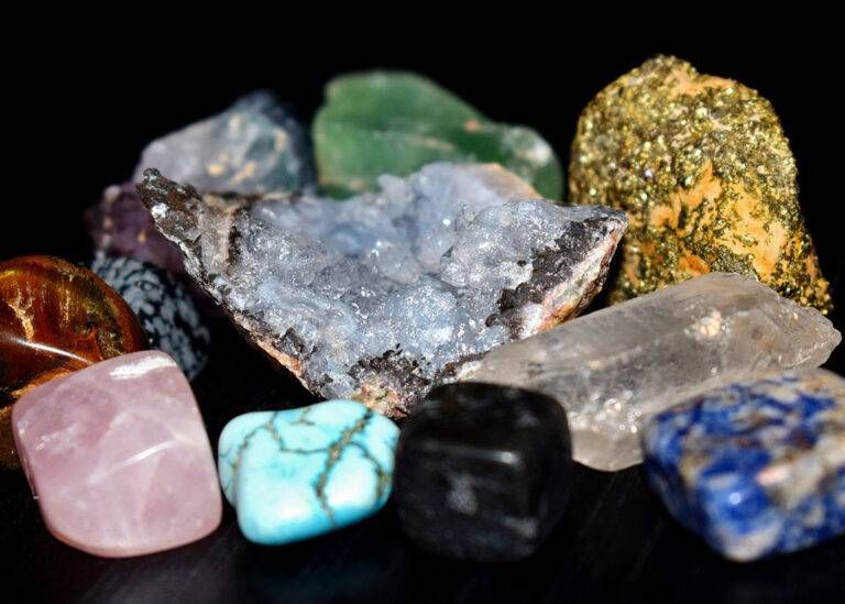 Nessuno le ha reclamate: dopo un anno, pietre preziose restituite all’uomo di Uboldo che le aveva trovate pietre preziose elenco 768x549