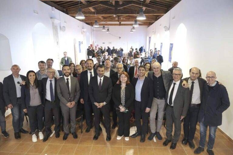 Avviso pubblico 768x512