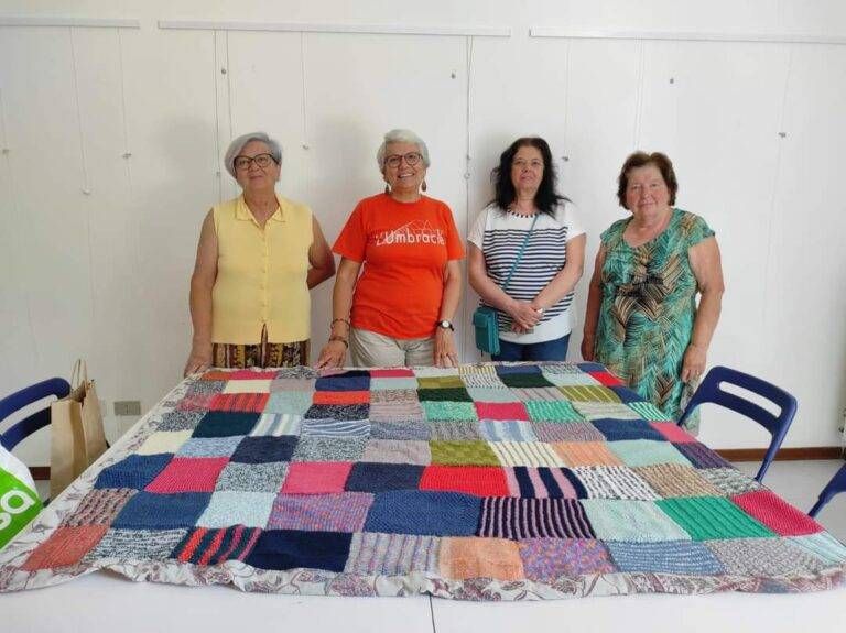 Gruppo Cucito FOTO Le donne presentano la splendida realizzazione 768x575