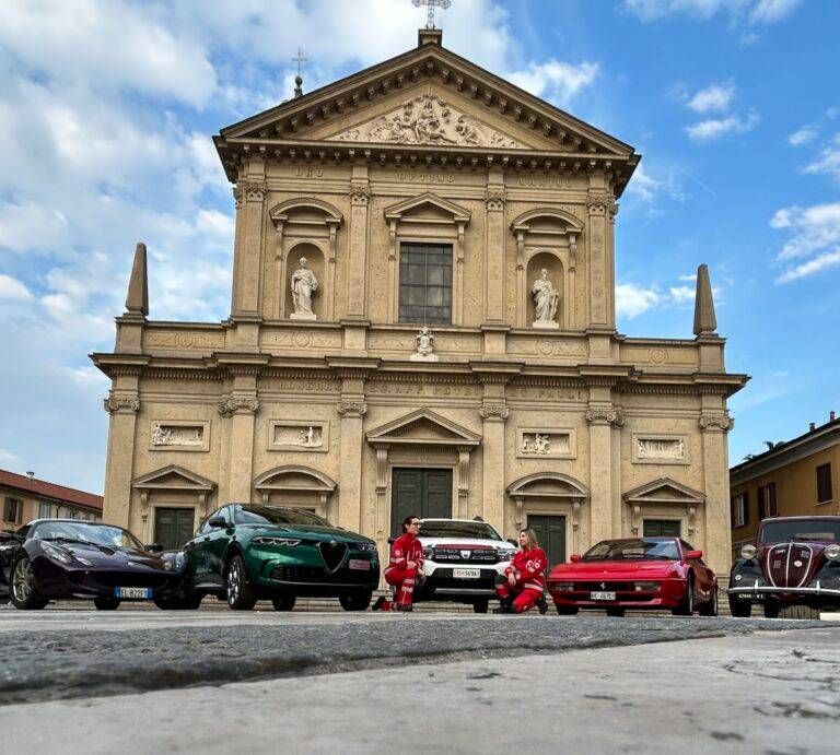 L’offerta per fare un giro in auto d’epoca: il ricavato alla Cri di Saronno IMG 5809 scaled e1686310630648 768x691