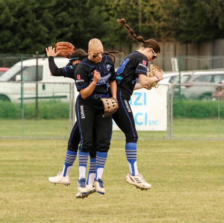 Softball, lo strike di Saronno: incasso del derby devoluto all’Emilia Romagna Le ragazze del Saronno in festa 768x767