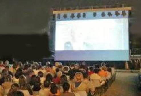 Cinema all’aperto e audio wireless: a Bollate lo spettacolo è sotto le stelle bollate cinema aperto