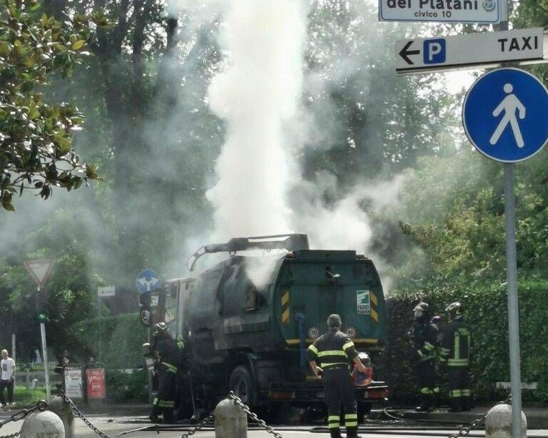 Arese incendio spazzatrice