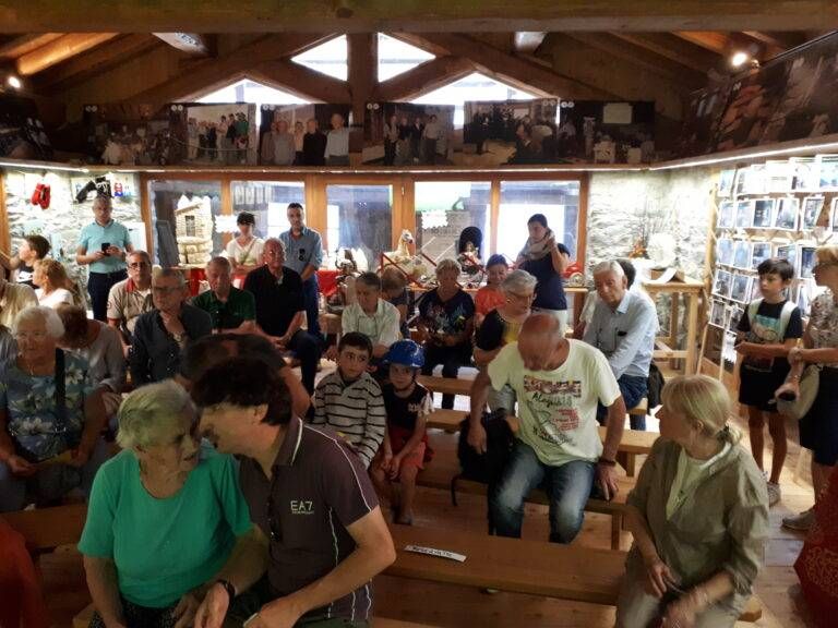 Uggeri da Cormano alla conquista della Valsesia con ‘Rassa il filo magico’ Rassa MOLTA LA GENTE PER IL LIBRO DI UGGERI 768x576