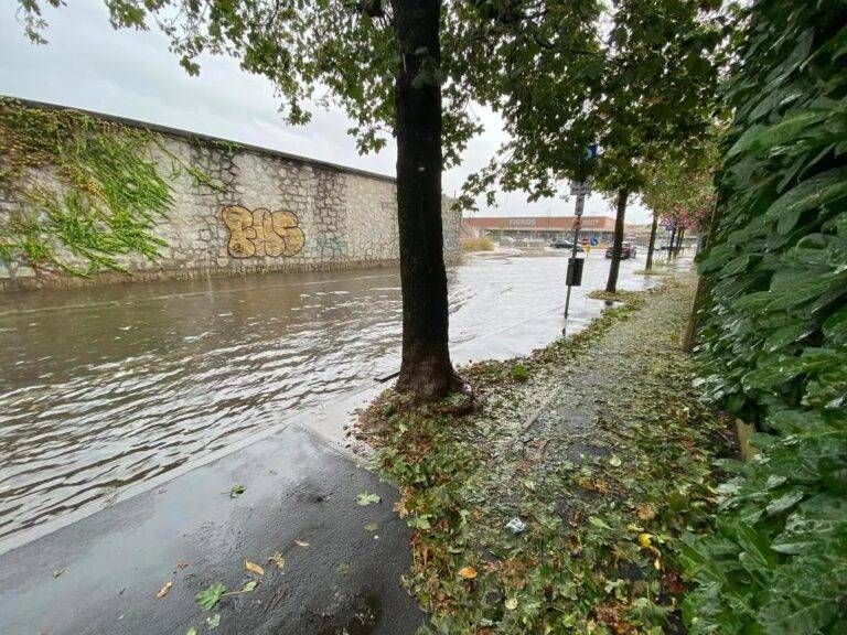 Maltempo: piove nel condominio di Bollate, strade allagate a Saronno – VIDEO bollate allagata 768x576