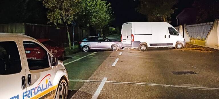 Baranzate furgoni assalto ditta