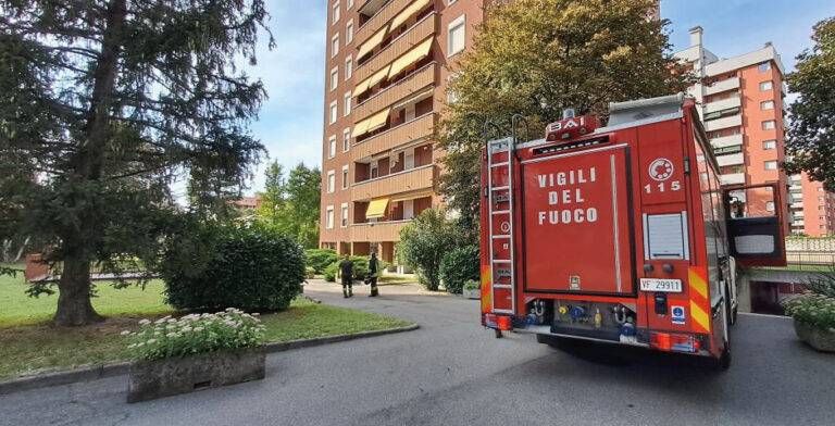 Cusano fuoco condizionatore paura