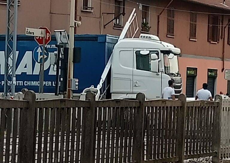 Paderno Dugnano passaggio livello