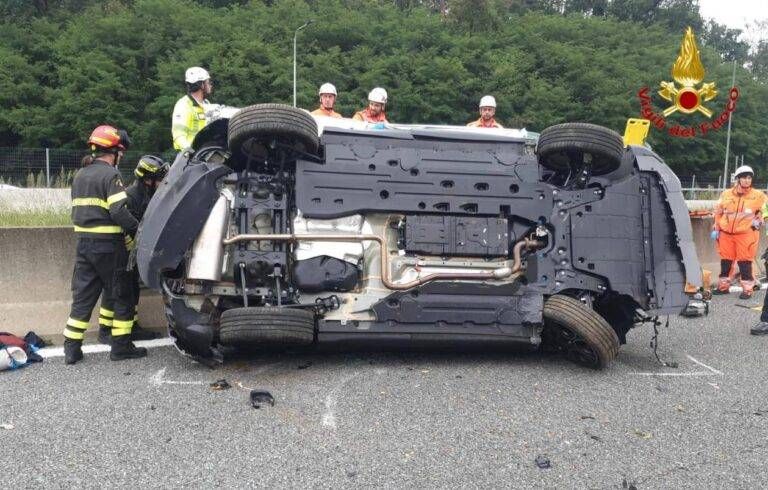 incidente autostrada ribaltata