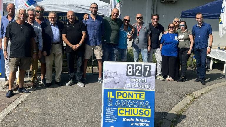 Ponte chiuso a Paderno, il centrodestra in piazza: “Disagi da 827 giorni senza fine” ponte chiuso paderno centrodestra 768x432