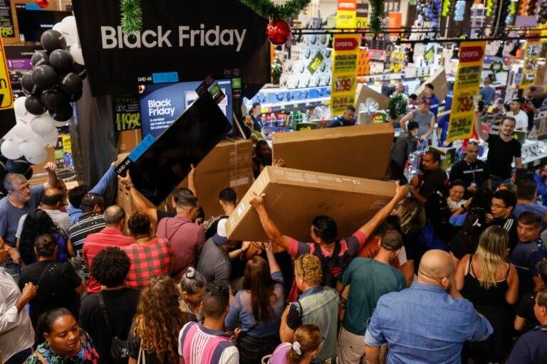 Black Friday, quando sarà su Amazon? Sale l’attesa per sconti e promozioni Black Friday BonPrix Pandora 768x512