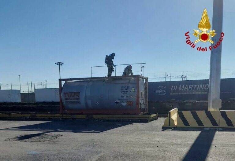 Incidente ferroviario a Segrate, 25 persone in ospedale per esalazioni tossiche da carro cisterna incidente ferroviario segrate