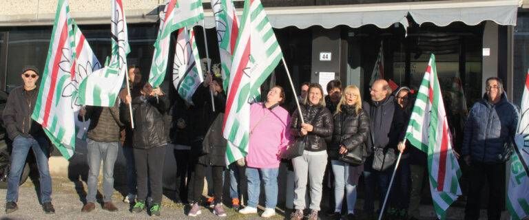 Garbagnate Optotec chiude lavoratori