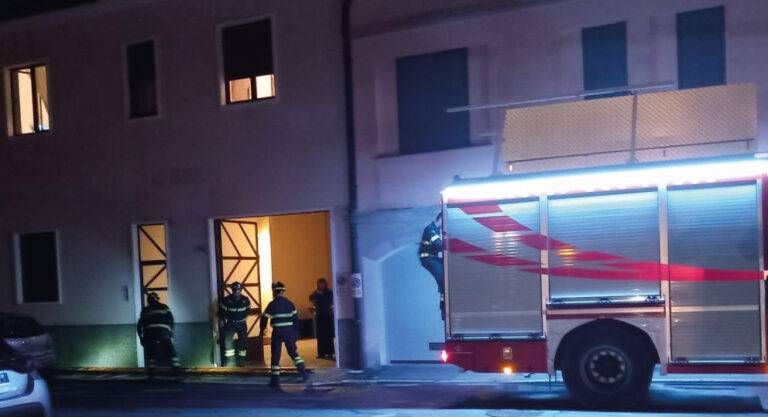 Novate lucernario rischia precipitare