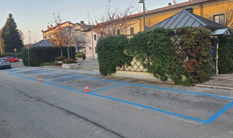 Novate strisce blu sosta