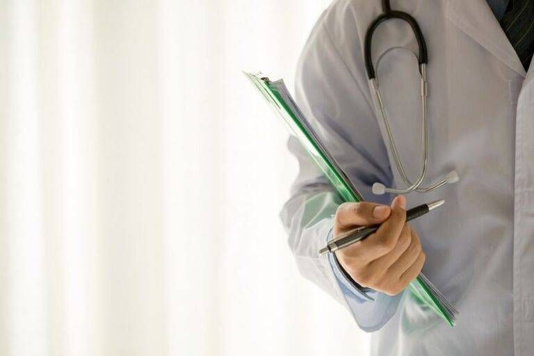 Medico Asl arrestato per violenza sessuale: era già stato condannato per lo stesso reato medico uomo arrestato