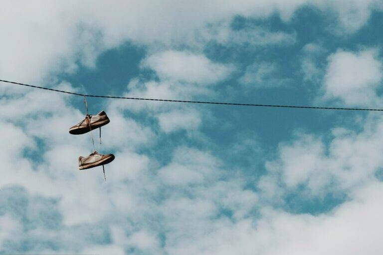 social nepal editoriale scarpe