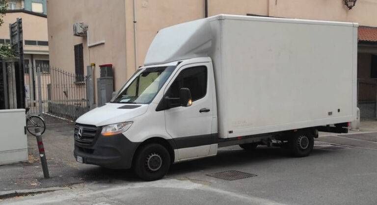 Bollate camion vigili bloccati