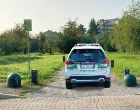 Bollate, immondizia di casa nel parco: 2500 euro di multa Bollate immondizia parco multa