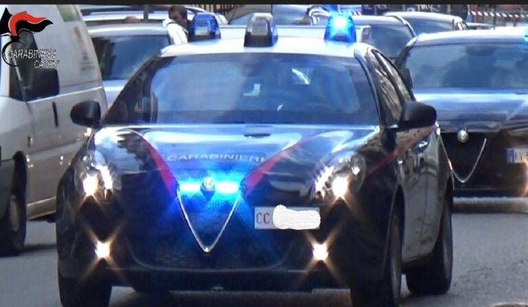 Truffa telefonica da finti operatori di banca, giovane trasferisce denaro su carta dei malviventi carabinieri parcheggio