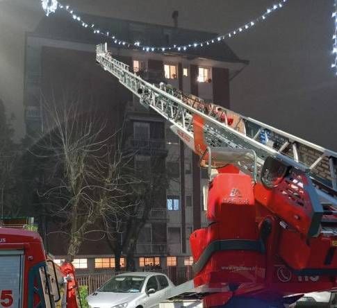 Baranzate, anziana non risponde: corrono Cc, ambulanza e pompieri ma… Baranzate anziana Cc pompieri