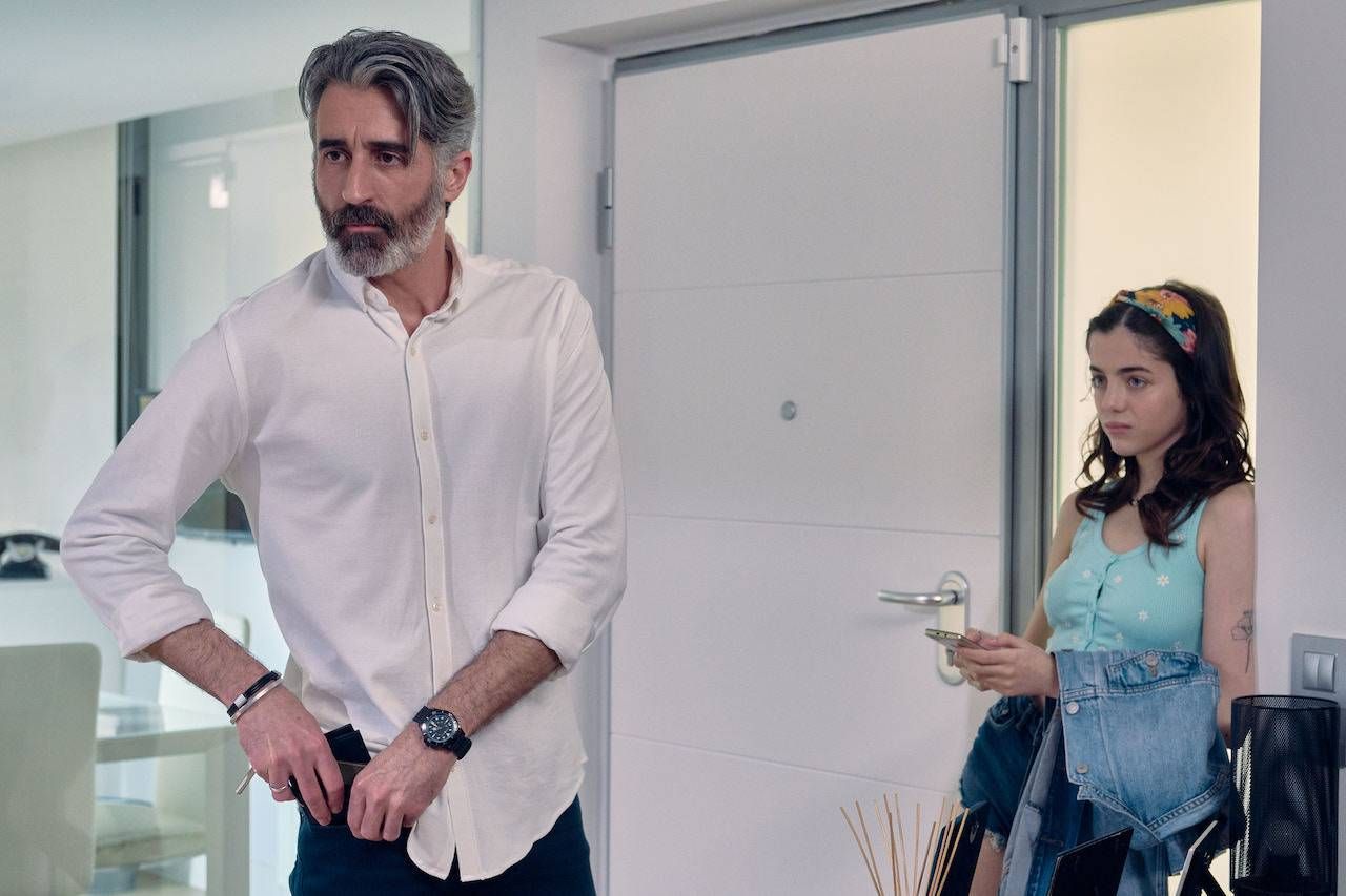 Escandalo storia di unossessione serie trama cast antonio victor dupla ainara eve ryan attori episodi mediaset infinity